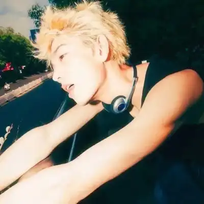 英超焦点战,费绝杀萨拉,赫点球,万博体育app下载,万博体育官网,万博体育官方网站,万博体育平台