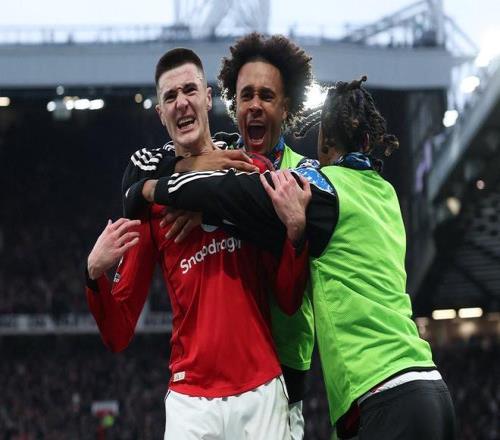 篮球瞬间,新秀竖起中,指挑衅,万博体育app下载,万博体育官网,万博体育官方网站,万博体育平台