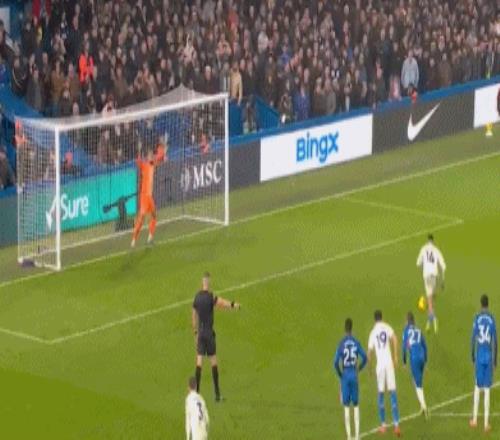 陳肇鈞助港,足走出低谷,重返賽場展,万博体育app下载,万博体育官网,万博体育官方网站,万博体育平台